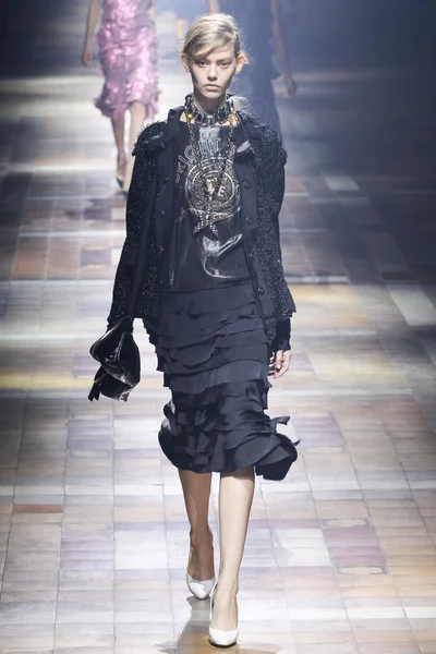 Look 37